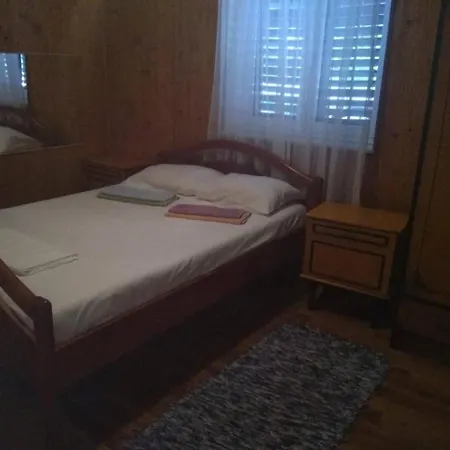 Dula House Омиш