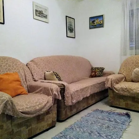 Dula House Апартаменты Омиш