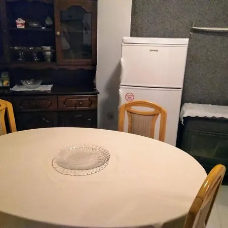 Dula House Омиш